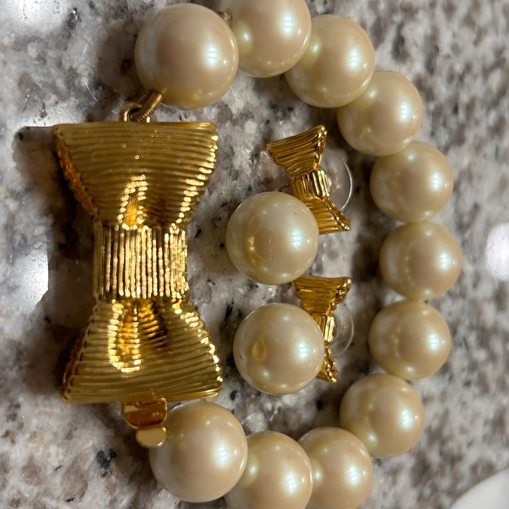 Kate Spade Gold and Cream Bow Pearl Bracelet